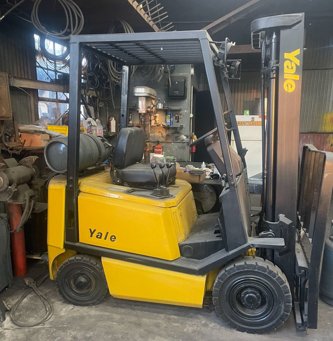Yale Forklift 3500 Lbs Triple Stage Sideshift Pneumatic Tires 
