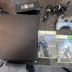 Xbox  360 Slim W Control And  Games 