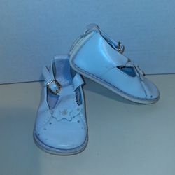 size 5-5 1/2 toddler girl white shoes "Laura Mini" MADE in Colombia $5 FIRM