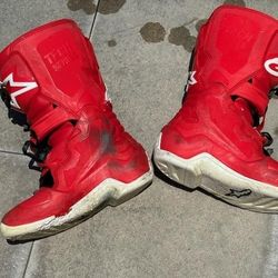 Motorcycle riding boats.