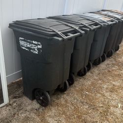 Toter 64 Gallon Garbage Cans