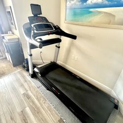 Treadmill, Running Machine. 