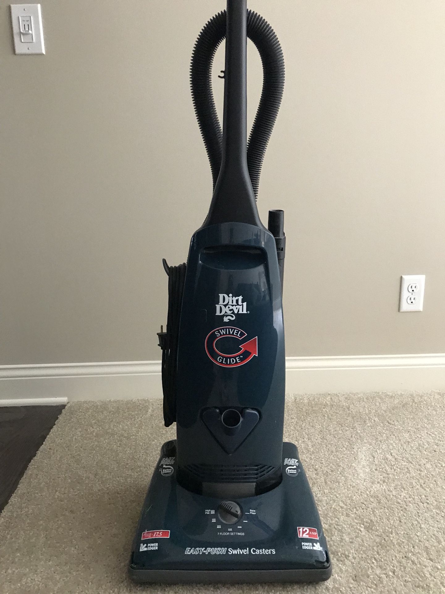 Dirt Devil Swivel Glide 12amp Vacuum for Sale in Lino Lakes, MN OfferUp