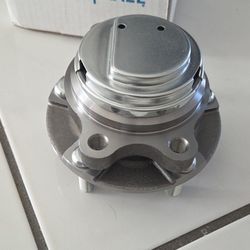 Infiniti Q50 Front Wheel Bearing Hub. New!
