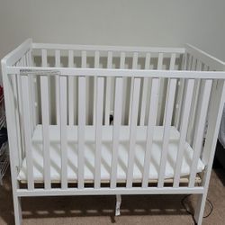 Folding Mini Crib !!!