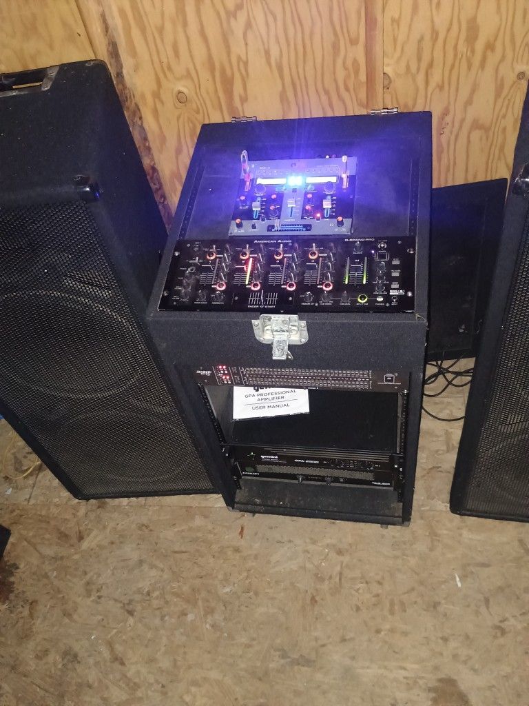 al Dj le falta un tweeters por eso el precio Es bajo