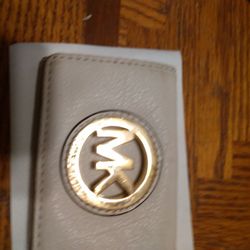 White Micheal Kors Change Wallet