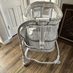 “Ingenuity Bedside Bassinet – Adjustable Height, Wheels, Great Condition”
