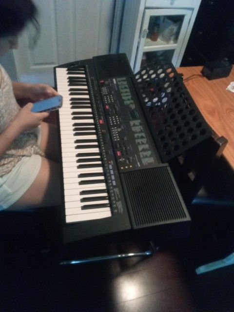 ELECTRONIC DIGITAL PIANO