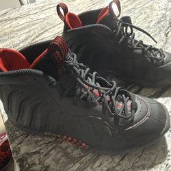 Boys Sneakers Size 5