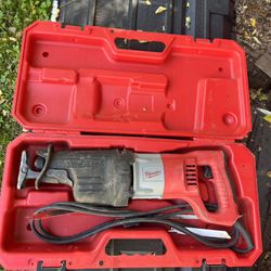 Milwaukee 12 Amp SAWZALL with Case