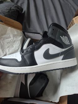 Jordan 1 Mid size 9 NEW $140 obo