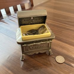 Dollhouse metal oven