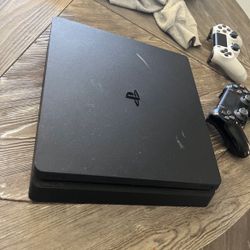 PlayStation 4 (2 controllers)