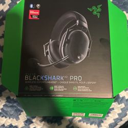 Razer BlackShark V2 Pro Wireless Gaming Headset 2023 Edition: Detachable Mic