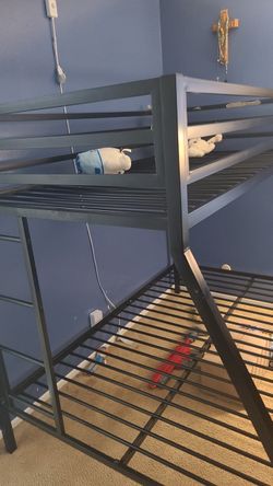 Twin/Full BunkBed w/twin mattress