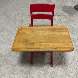VINTAGE Style Child’s School Desk. 