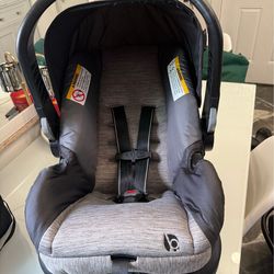 Car seat hardly used Baby trend passport cargo