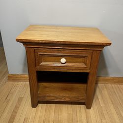 One Thomasville, Nightstand With Drawer And Storage Solid Wood