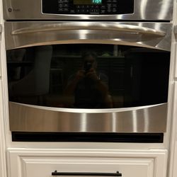 GE Profile 30" Built-In Single Convection Wall Oven