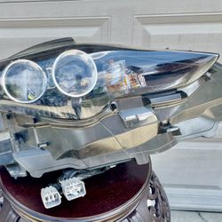 Brand new aftermarket pair of headlights for a 2015 Lexus IS350. Includes both driver (left) and passenger (right) side units. Never used, perfect con