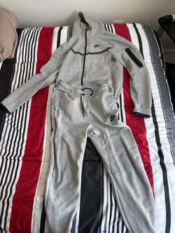 NIKE TECHS SETS (Top and Bottom) $75