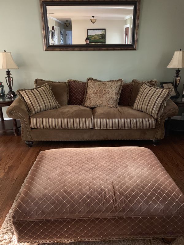 Cindy Crawford couch and oversized chair for Sale in PORT JEFF STA, NY