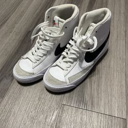 Nike blazers 3.5 Y LIKE NEW $35 OBO