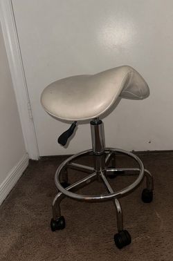 Saddle stool
