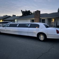 2002 Lincoln Town Car