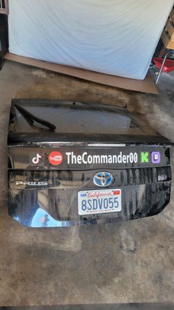 2015 toyota prius trunk