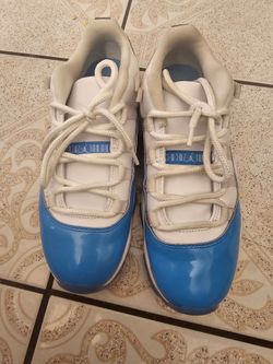 Jordan 11s low university blue Size 8 mens