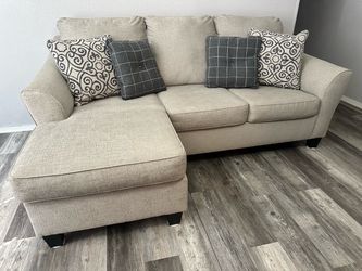 Can Deliver - Grey Sectional Sofa with Reversible Chaise