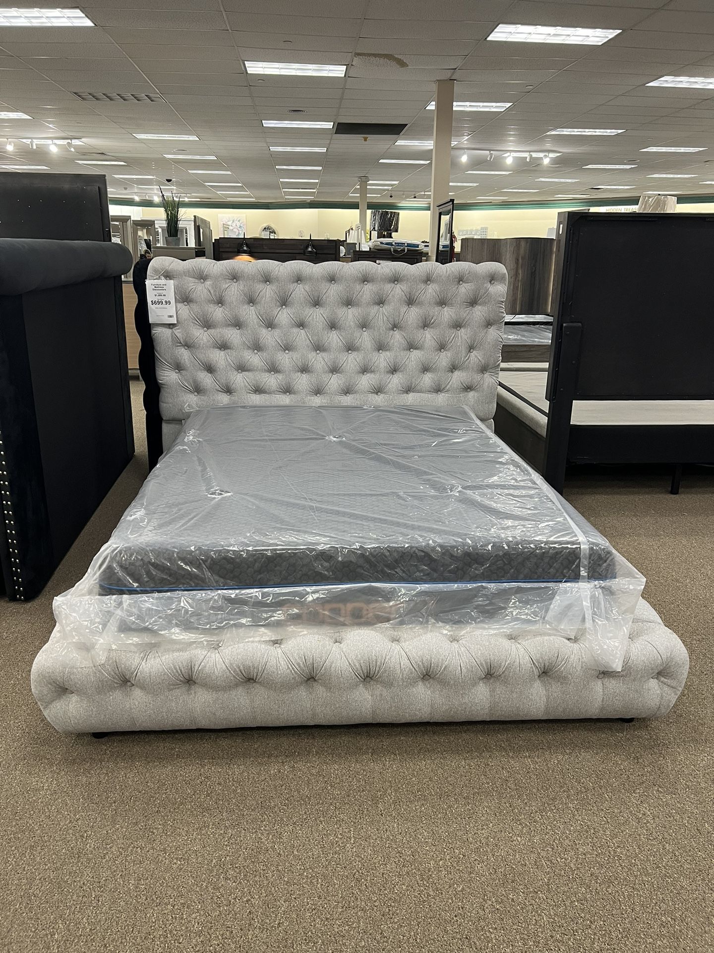 TUFTED BEDFRAMES IN KING AND QUEEN