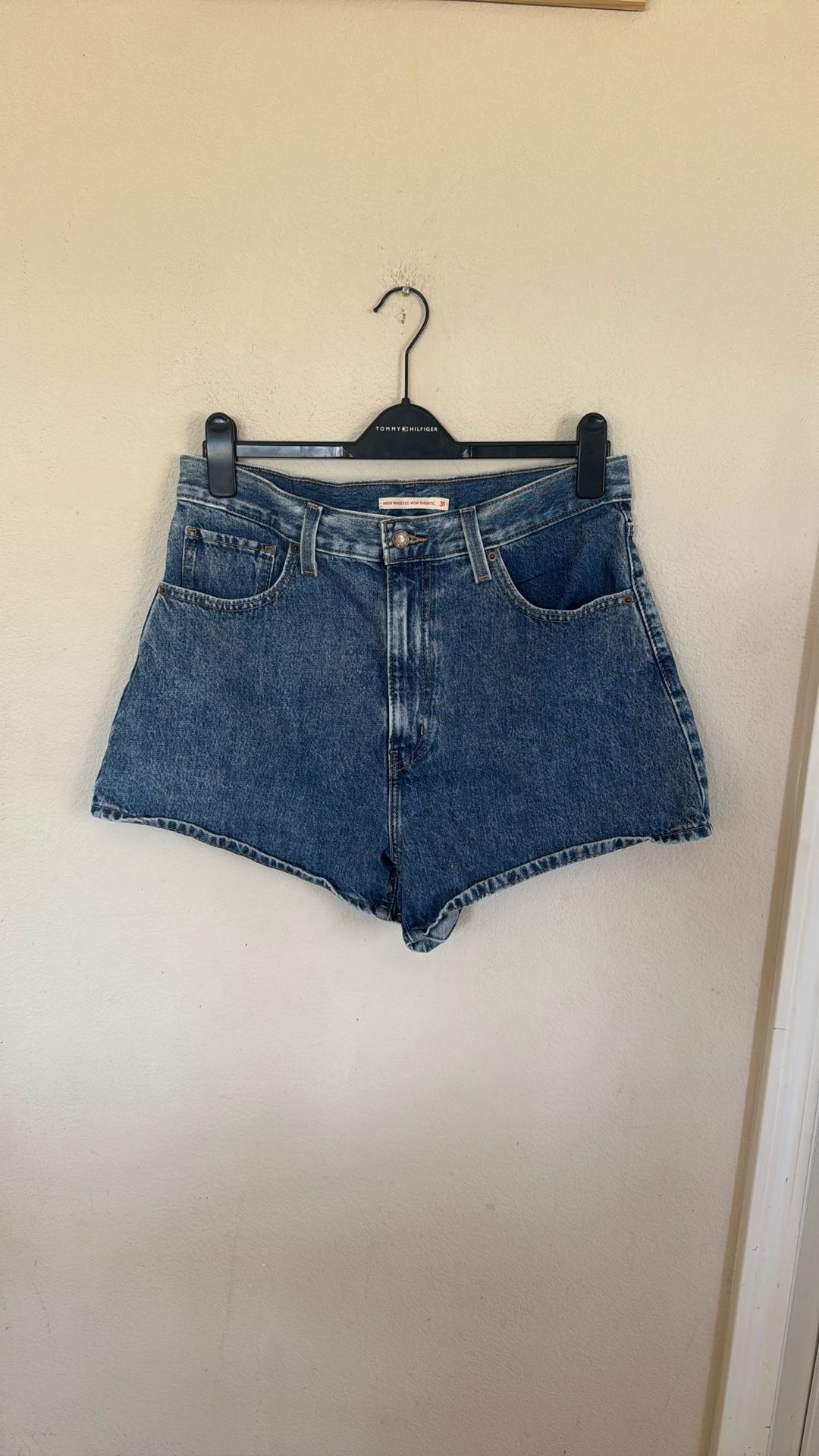 Levi’s Women’s Size 31 High Waisted Mom Blue Denim Jean Shorts