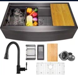AKDY All-in-One Matte Black Finished Stainless Steel 33 in. x 22 in. Farmhouse Apron Mount Kitchen Sink with Pull-down Faucet