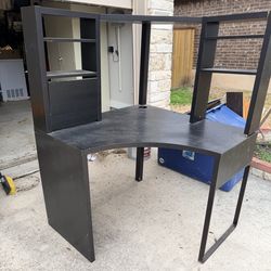 Sturdy work desk with shelves