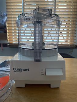 Cuisinart Pro Classic 7-Cup Food Processor- DLC-10S