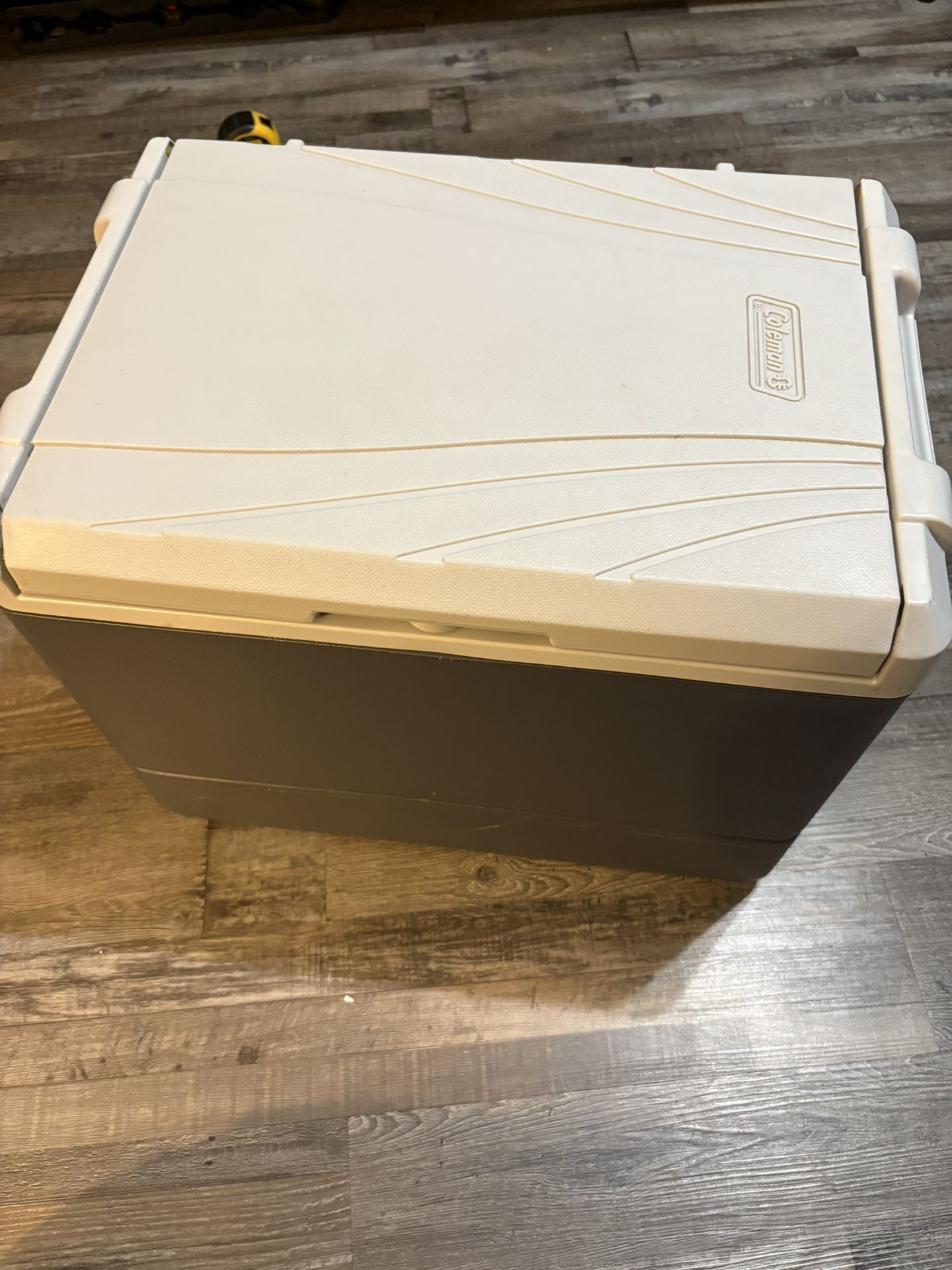 Coleman PowerChill Model 5645 Iceless Cooler 12V Thermoelectric40 Qt. 60W Gray