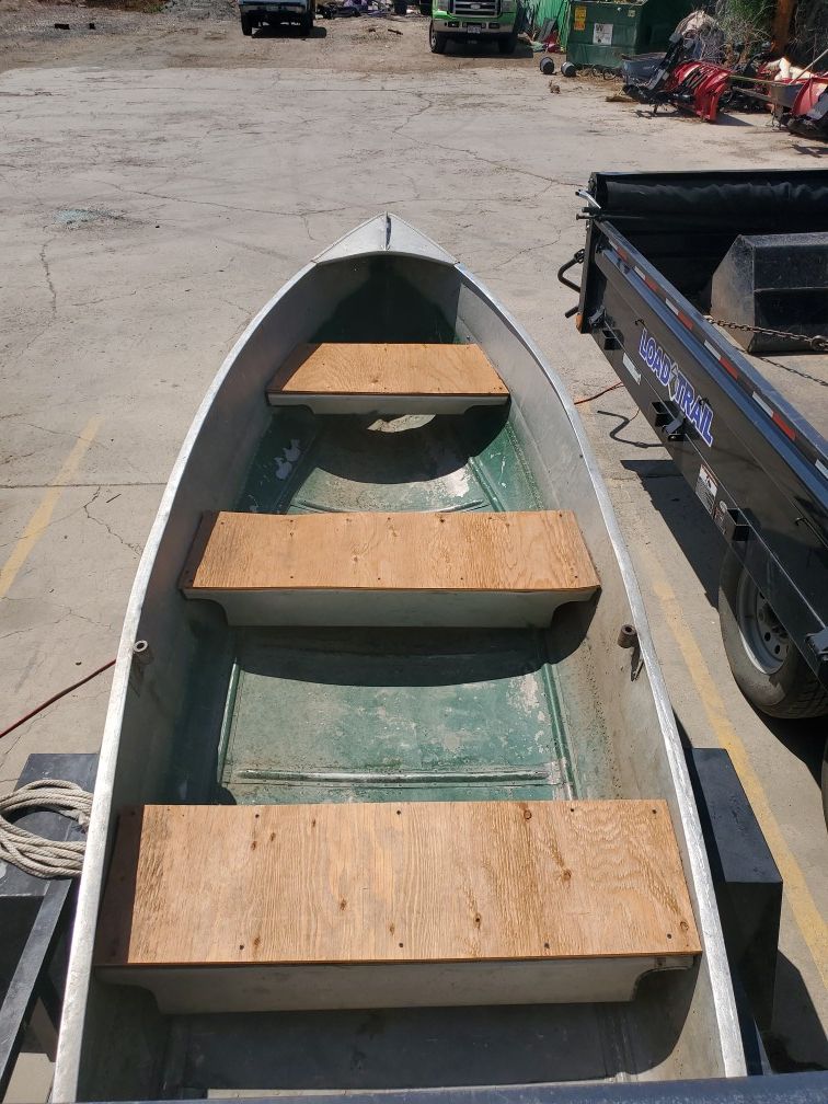 Aluminum boat