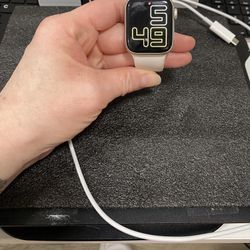 Apple Watch SE Second Generation 40mm With Charger