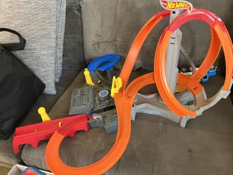 Hot wheels Criss Cross Crash