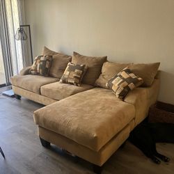 Chase Sectional Couch 