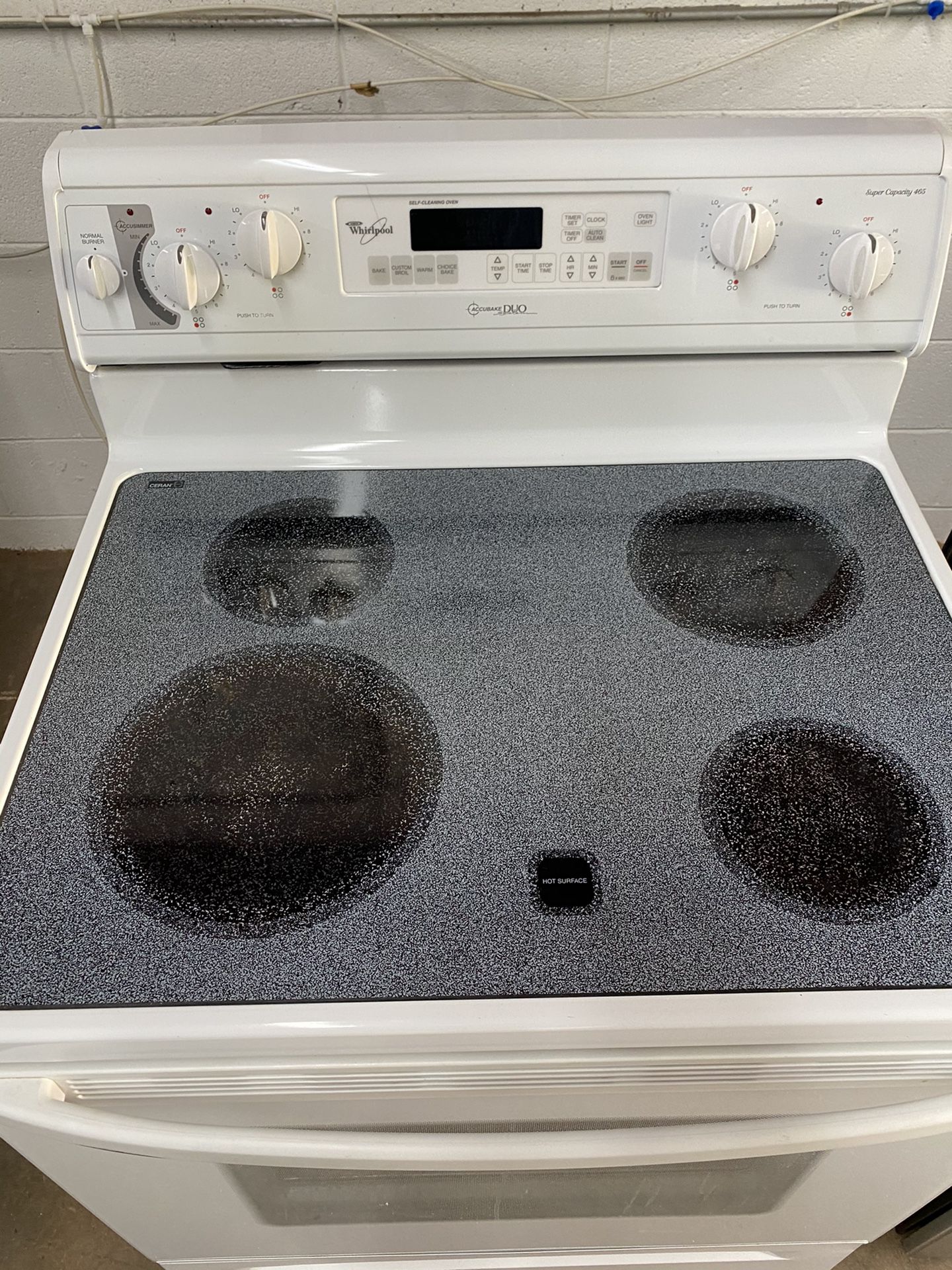 Whirlpool White Ceramic/Glass Top Electric Stove
