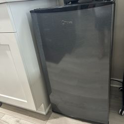 Mini Fridge 