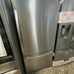 Whirlpool Bottom Freezer In Stainless Steel New Open Box 