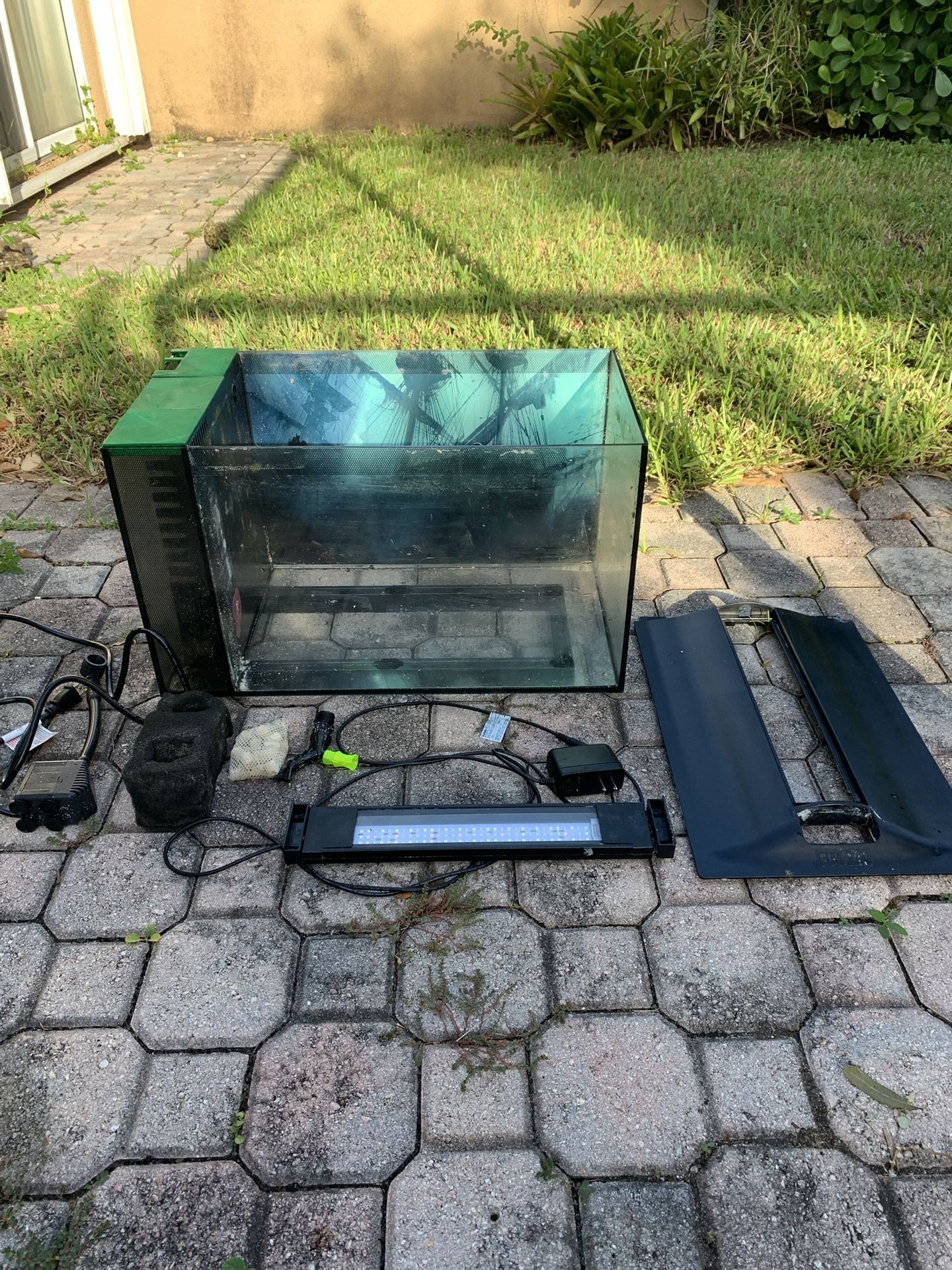 13 Gallon Fluval Edge Marine Aquarium w/Upgrades
