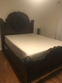 Good as new queen bed set