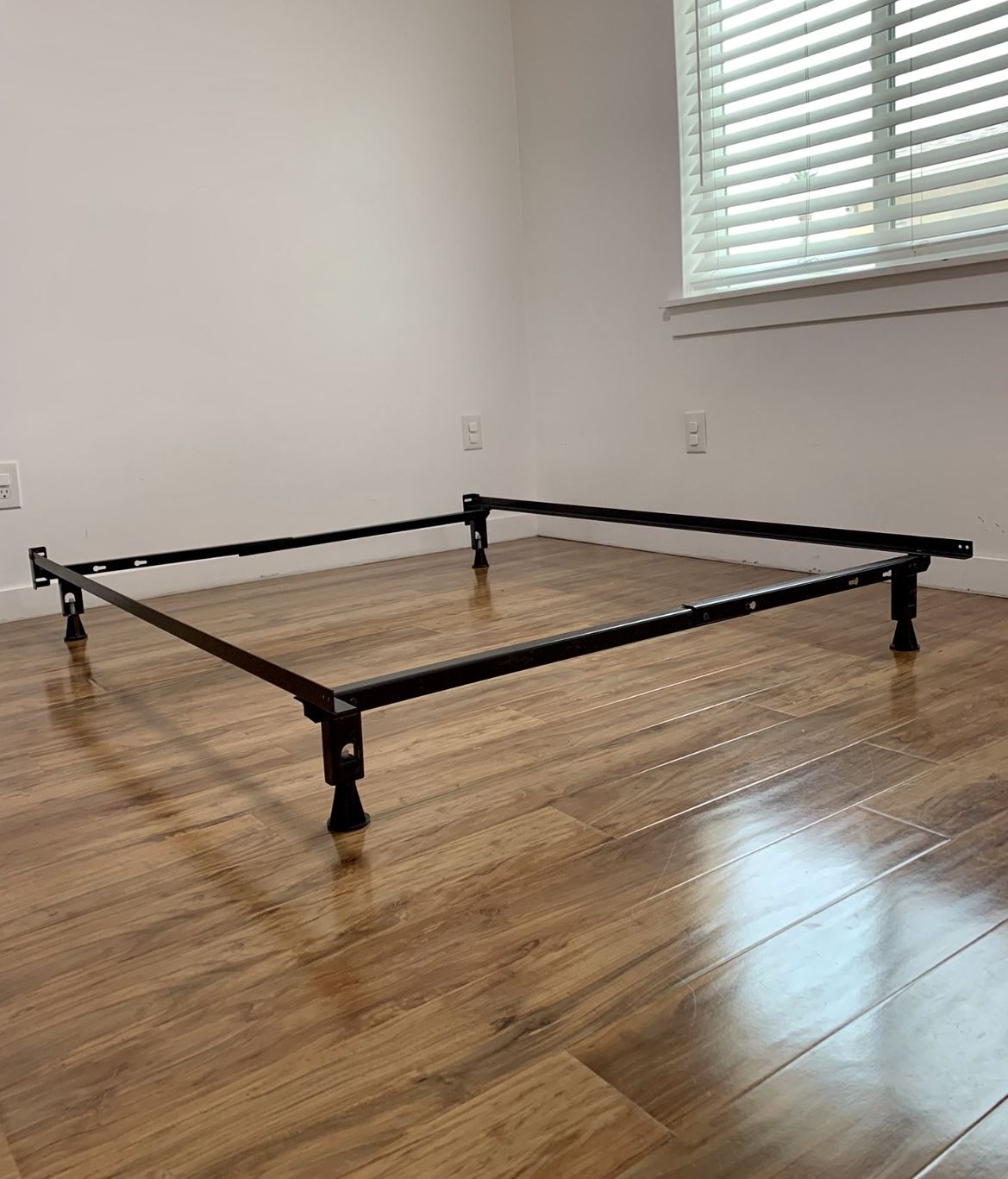 FULL SIZE METAL BED FRAME