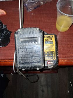 DeWalt DCB107 12V/20V Max Battery Charger